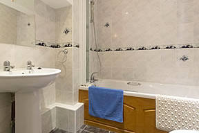 The king size bedroom's ensuite bath/shower, WC and basin